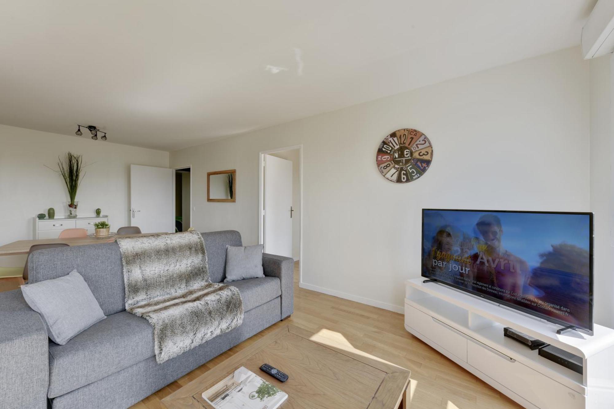 Chic Apartment With Superb View Of The Eiffel Tower Сен-Дени Экстерьер фото